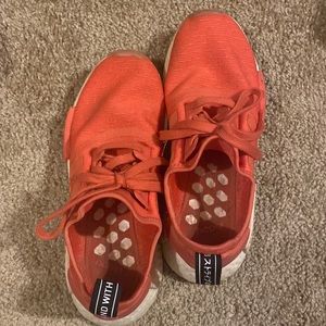 Tennis shoes